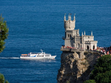 Дворцы морем
